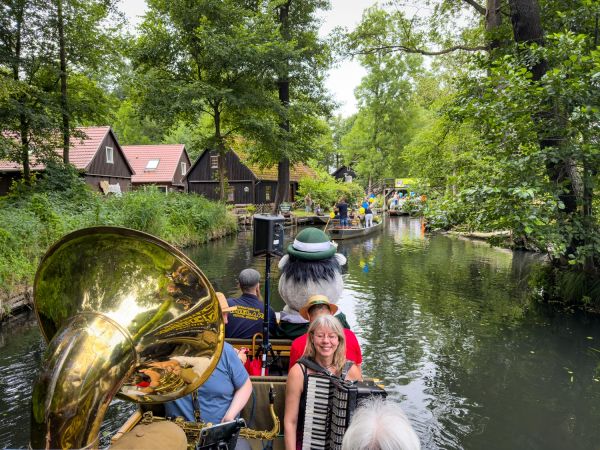 Fotor&uuml;ckblick: 51. L&uuml;bbenauer Kahnkorso 2025 